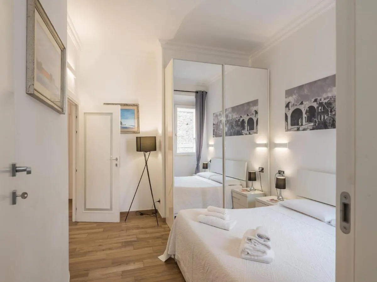The Best Rent - Elegant Three-Bedroom Apartment A Few Steps From Fontana Di Trevi Italy