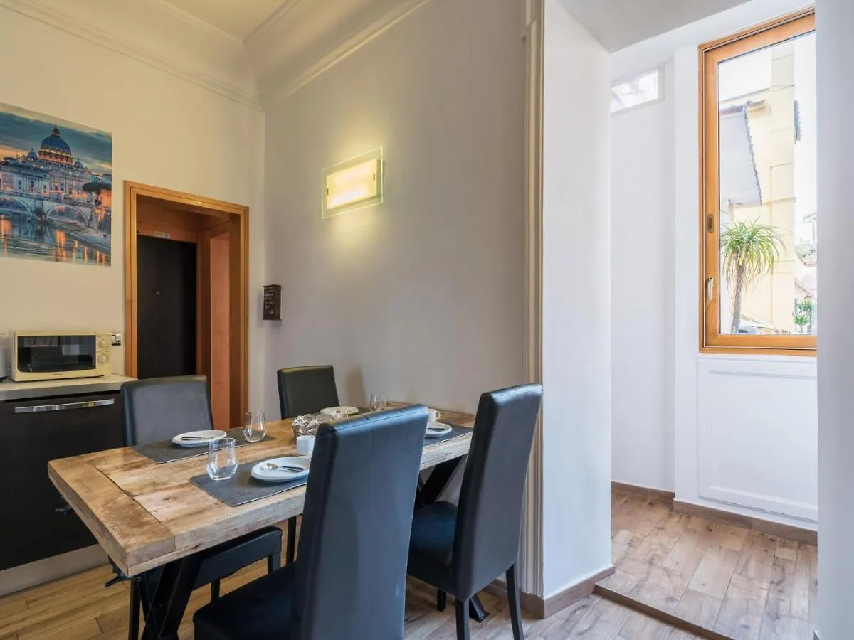 The Best Rent - Elegant Three-Bedroom Apartment A Few Steps From Fontana Di Trevi Olaszország