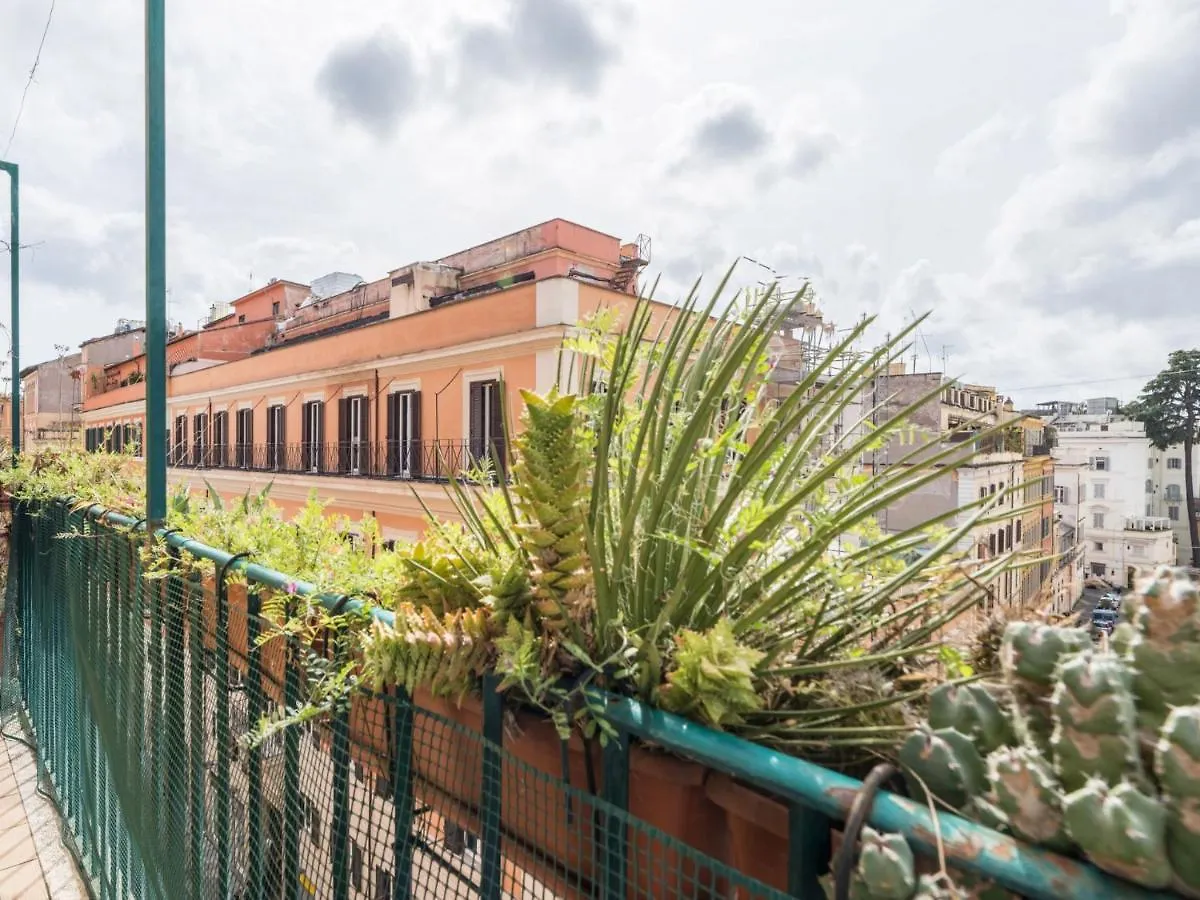 The Best Rent - Elegant Three-Bedroom Apartment A Few Steps From Fontana Di Trevi 0*, 로마 이탈리아