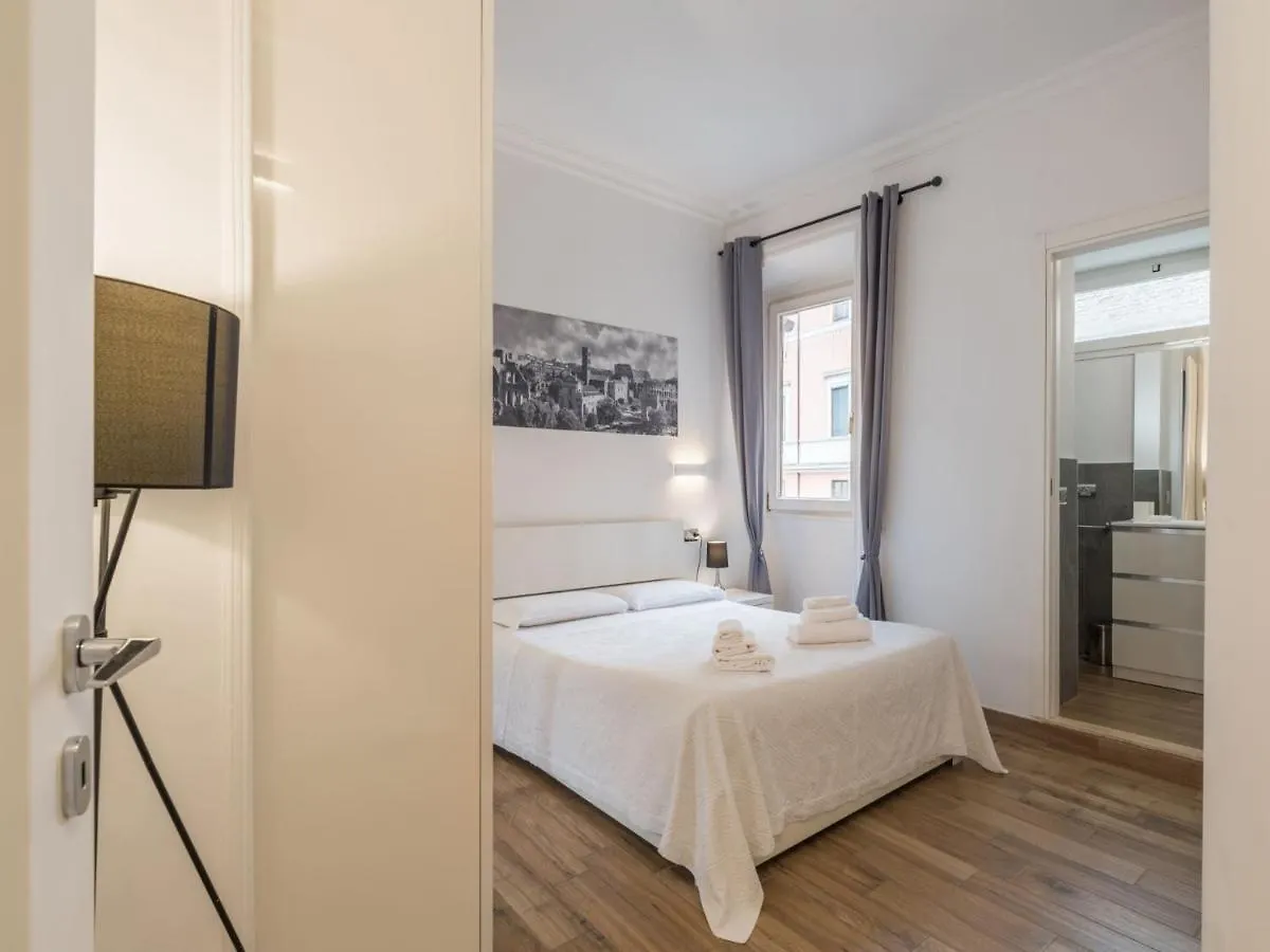 The Best Rent - Elegant Three-Bedroom Apartment A Few Steps From Fontana Di Trevi 로마