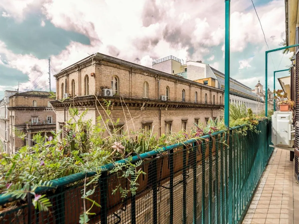 The Best Rent - Elegant Three-Bedroom Apartment A Few Steps From Fontana Di Trevi 0*, 로마 이탈리아