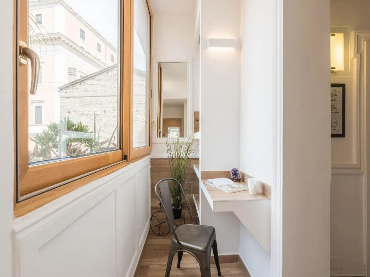 The Best Rent - Elegant Three-Bedroom Apartment A Few Steps From Fontana Di Trevi 0*, Rome Italy