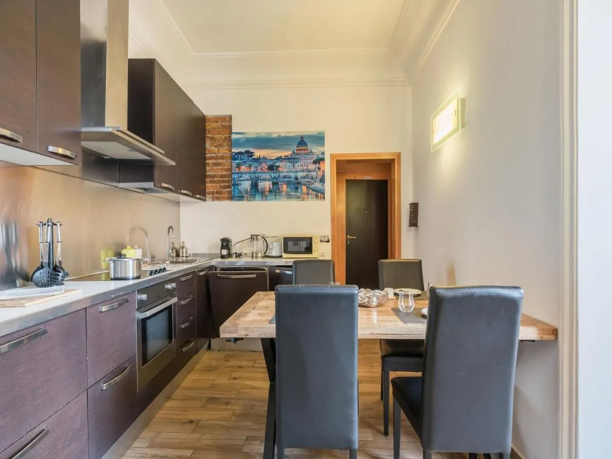 The Best Rent - Elegant Three-Bedroom Apartment A Few Steps From Fontana Di Trevi Rome