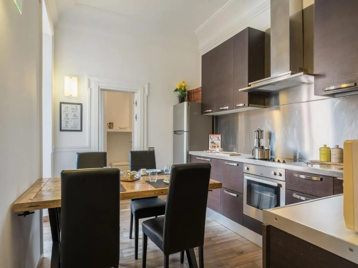 The Best Rent - Elegant Three-Bedroom Apartment A Few Steps From Fontana Di Trevi
