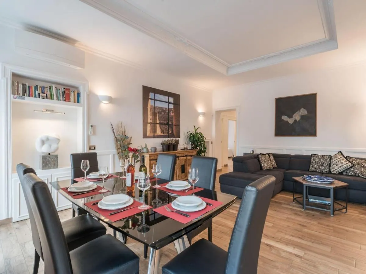 The Best Rent - Elegant Three-Bedroom Apartment A Few Steps From Fontana Di Trevi 0*, Rome