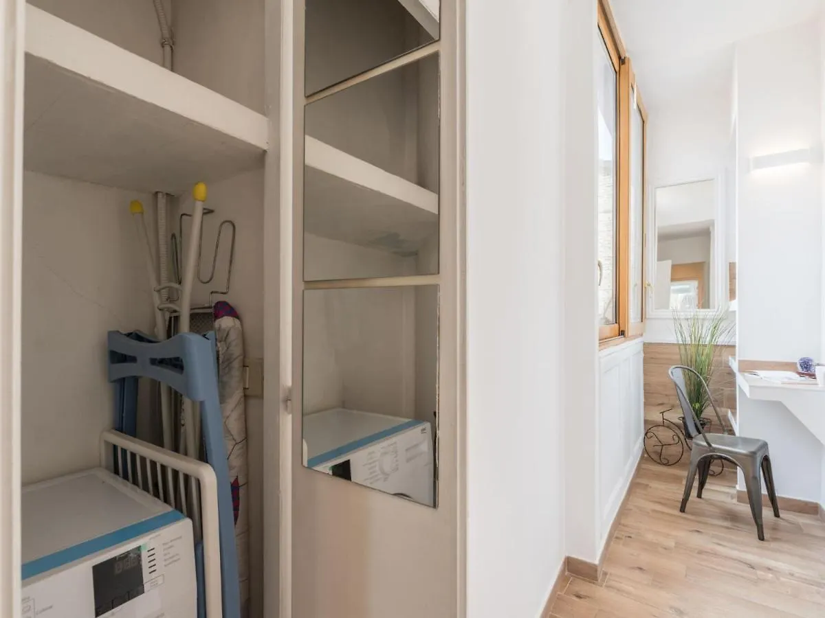The Best Rent - Elegant Three-Bedroom Apartment A Few Steps From Fontana Di Trevi 0*, Rome Italy