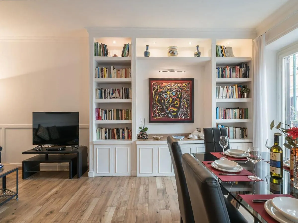 The Best Rent - Elegant Three-Bedroom Apartment A Few Steps From Fontana Di Trevi Rome