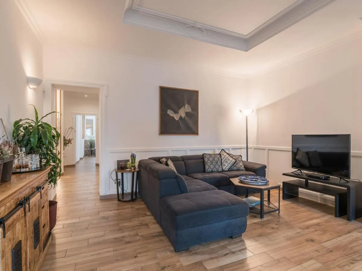 The Best Rent - Elegant Three-Bedroom Apartment A Few Steps From Fontana Di Trevi  Rome